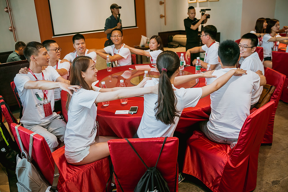 成都企业年会活动方案实施需要从哪些方面进行